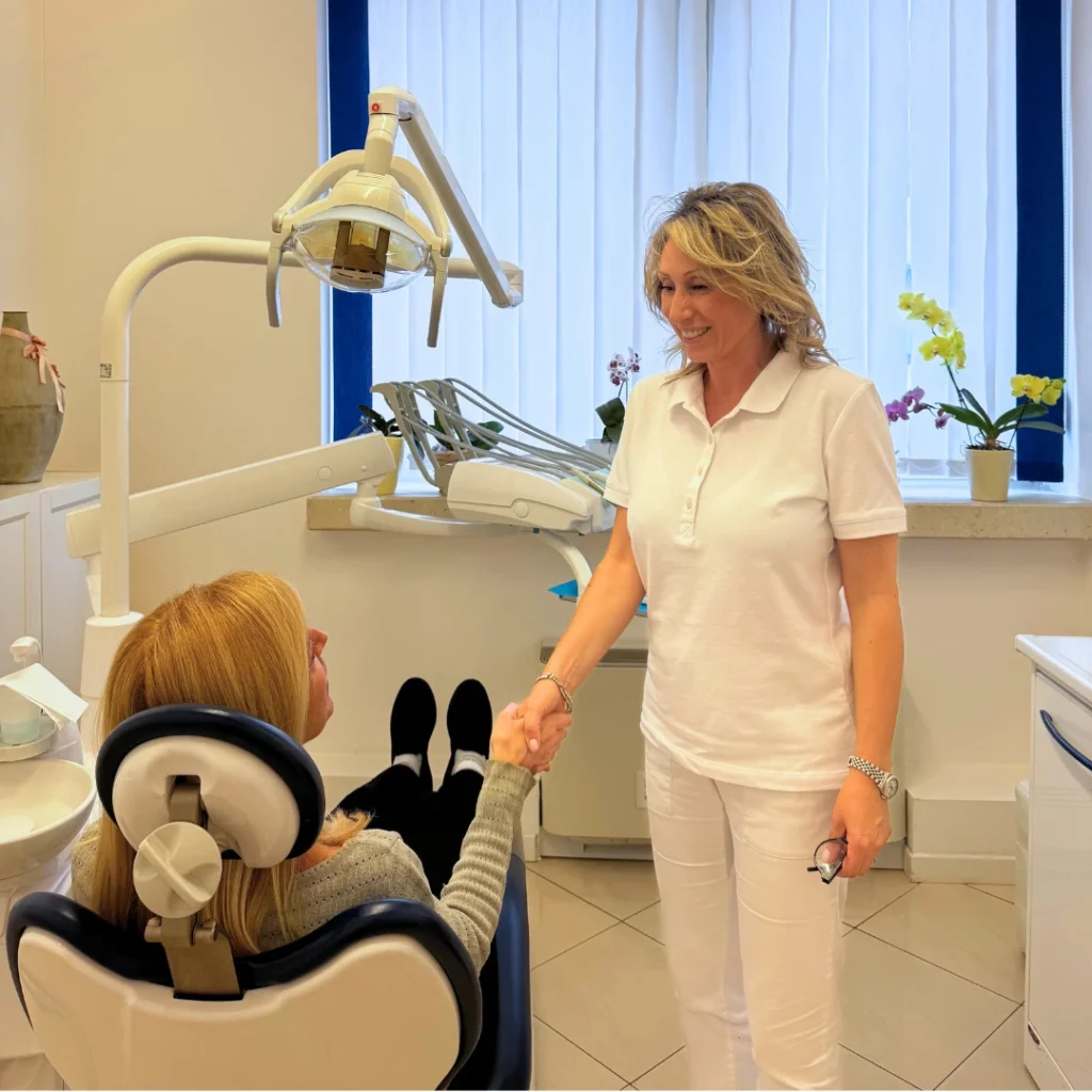 FOTO CI PRENDIAMO CURA DI TE - Dentista a Foligno