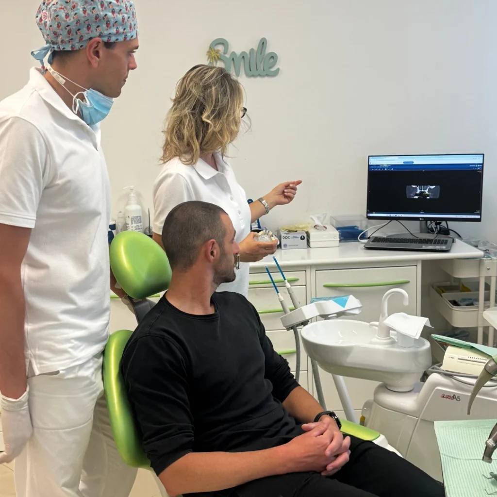 FOTO CI PRENDIAMO CURA DI TE - Dentista a Foligno